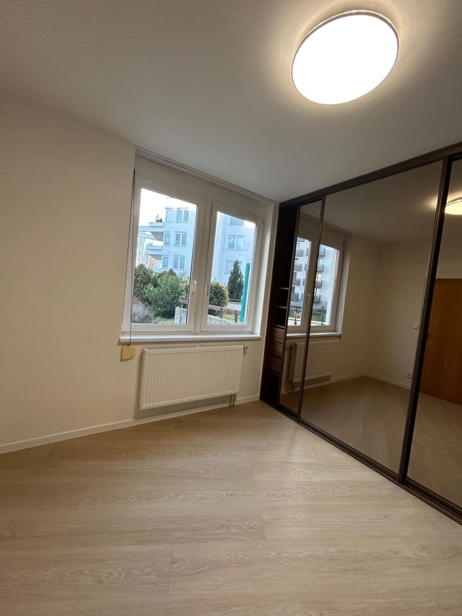 Prenájom bytu 2-izbový 120 m², Högerova, Praha, Praha Prenájom bytu 2-izbový 120 m², Högerova, Praha, Praha