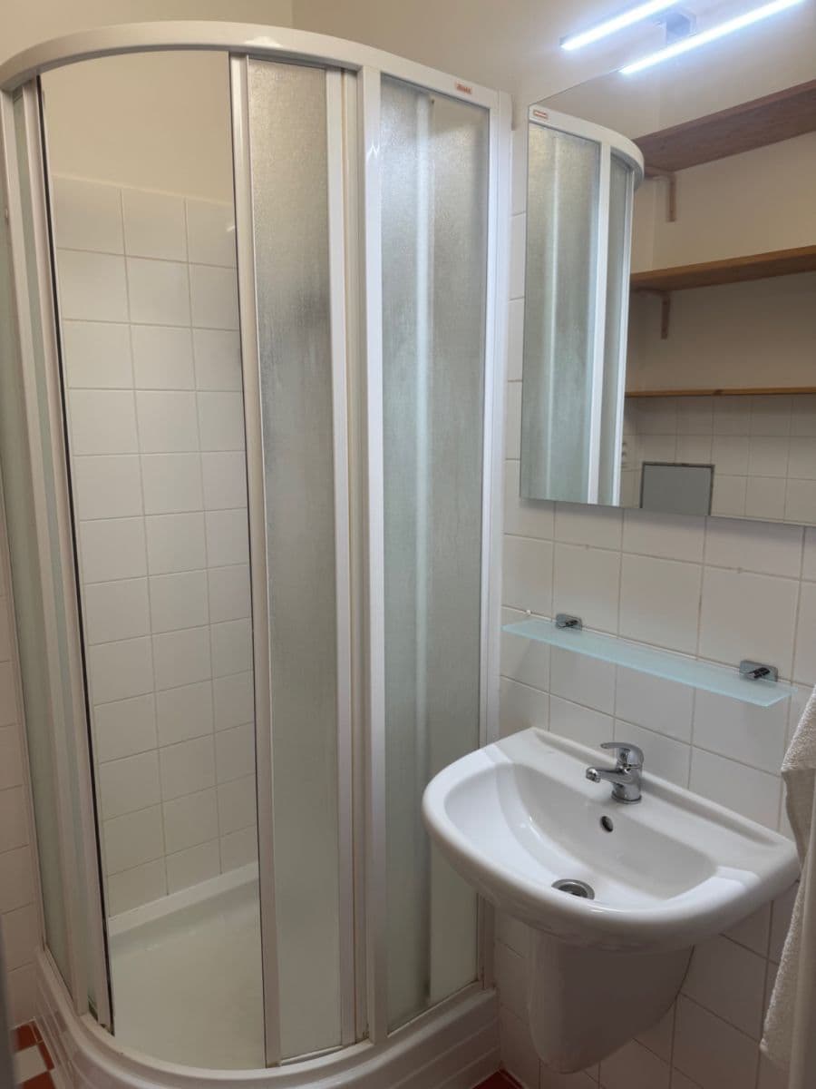 Prenájom bytu 1-izbový 25 m², Strojnická, Praha, Praha Prenájom bytu 1-izbový 25 m², Strojnická, Praha, Praha