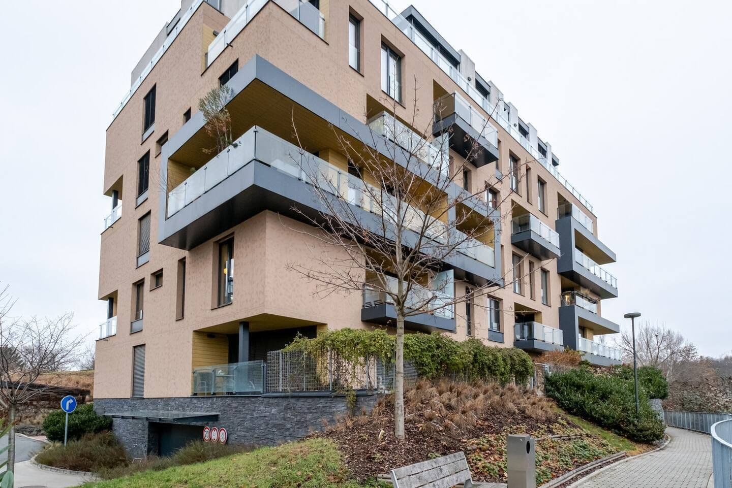 Prenájom bytu 94 m², Menclova, Praha, Praha Prenájom bytu 94 m², Menclova, Praha, Praha