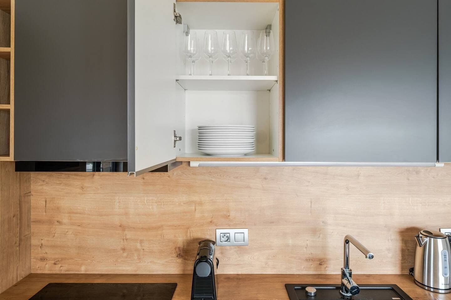 Prenájom bytu 94 m², Menclova, Praha, Praha Prenájom bytu 94 m², Menclova, Praha, Praha