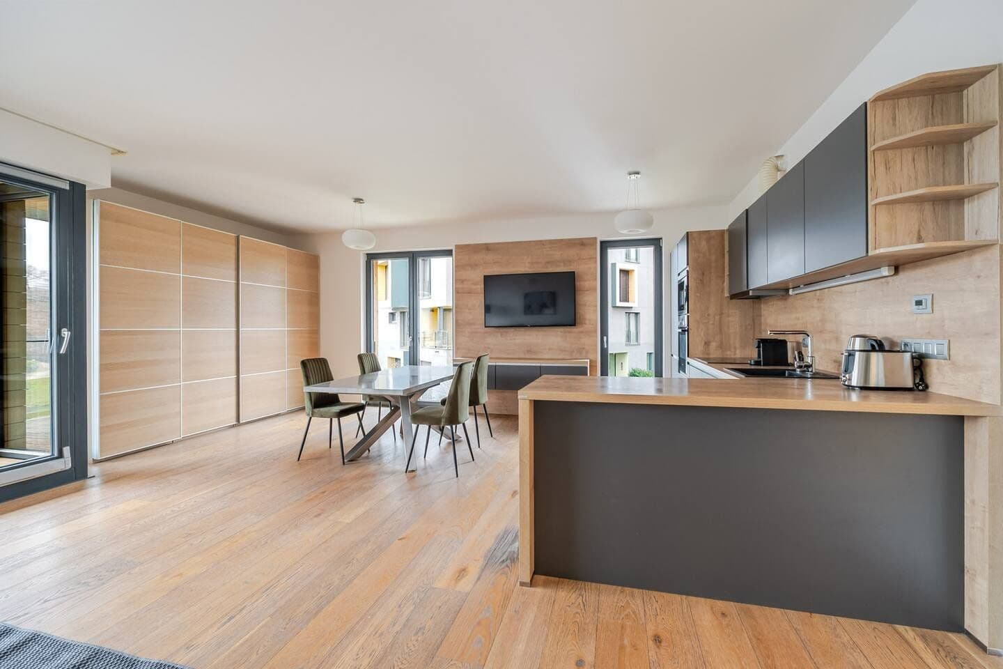 Prenájom bytu 94 m², Menclova, Praha, Praha Prenájom bytu 94 m², Menclova, Praha, Praha