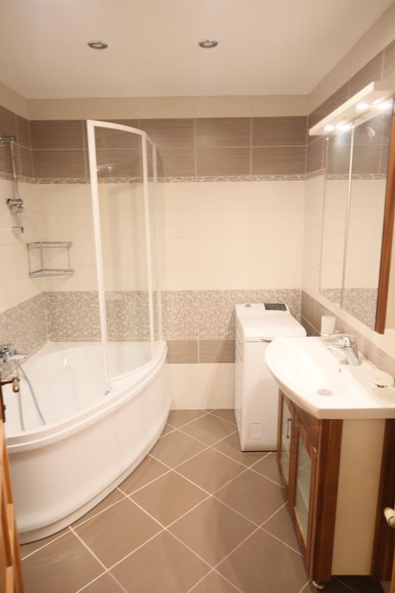 Prenájom bytu 2-izbový 94 m², Lidická třída, České Budějovice, Jihočeský kraj Prenájom bytu 2-izbový 94 m², Lidická třída, České Budějovice, Jihočeský kraj