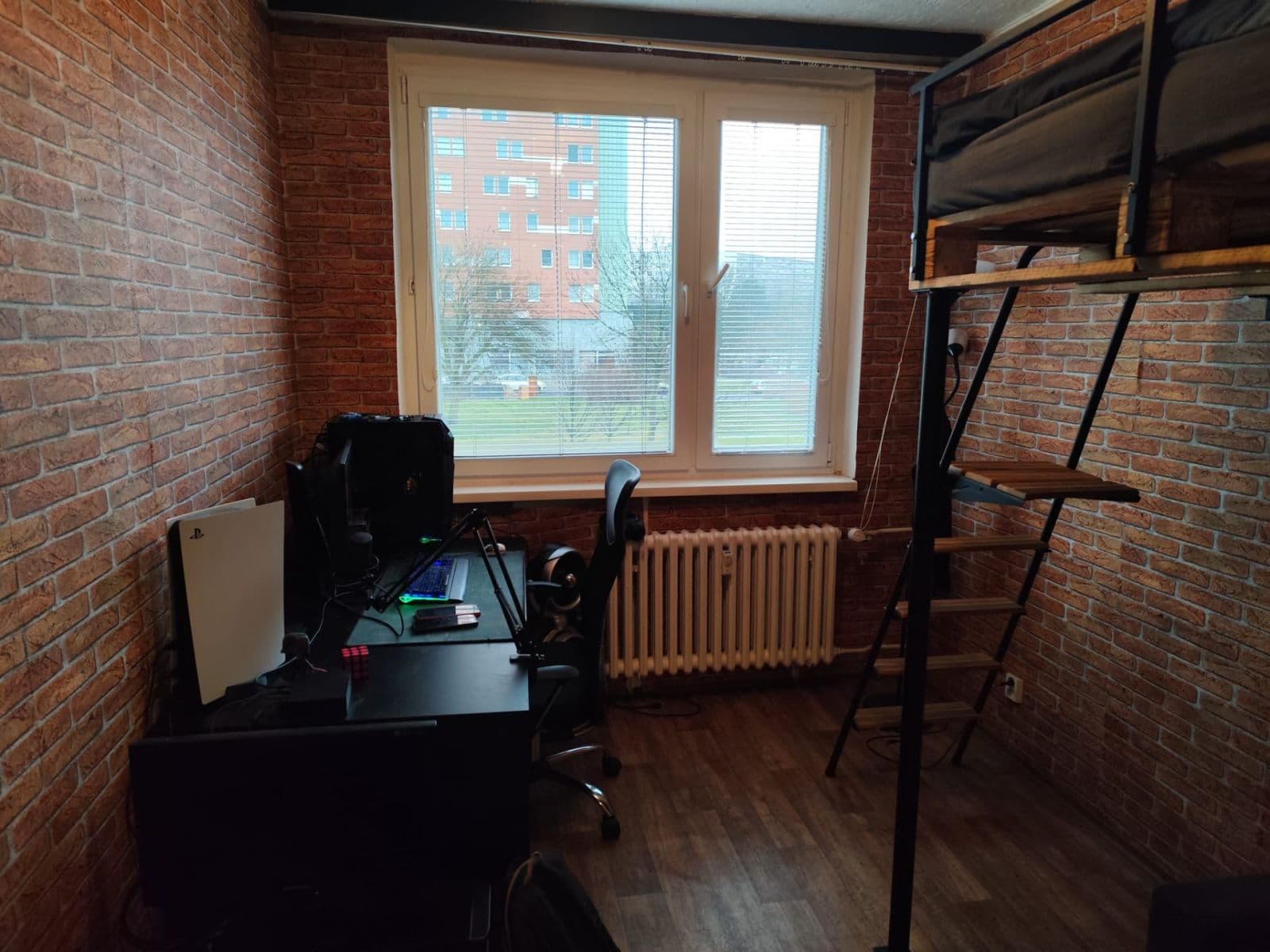 Predaj bytu 4-izbový 80 m², Kpt. Jaroše, Teplice, Ústecký kraj Predaj bytu 4-izbový 80 m², Kpt. Jaroše, Teplice, Ústecký kraj