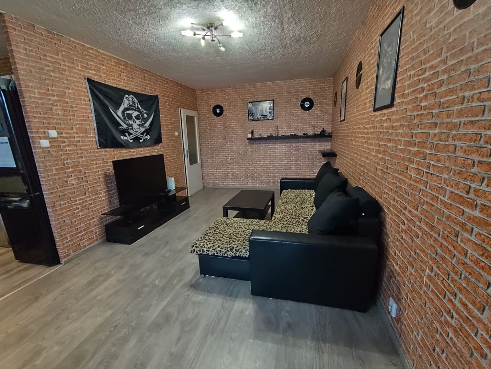 Predaj bytu 4-izbový 80 m², Kpt. Jaroše, Teplice, Ústecký kraj Predaj bytu 4-izbový 80 m², Kpt. Jaroše, Teplice, Ústecký kraj