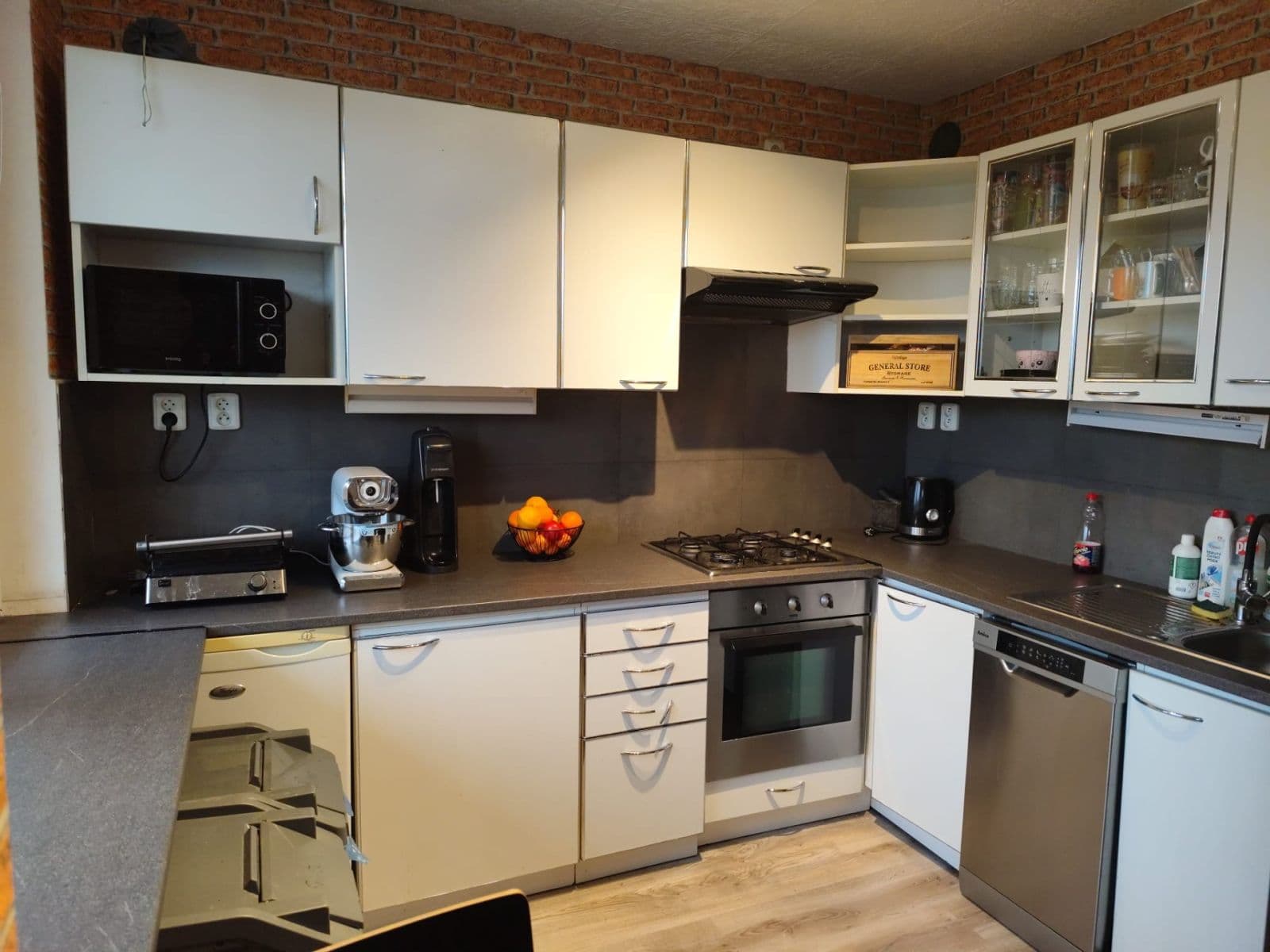 Predaj bytu 4-izbový 80 m², Kpt. Jaroše, Teplice, Ústecký kraj Predaj bytu 4-izbový 80 m², Kpt. Jaroše, Teplice, Ústecký kraj