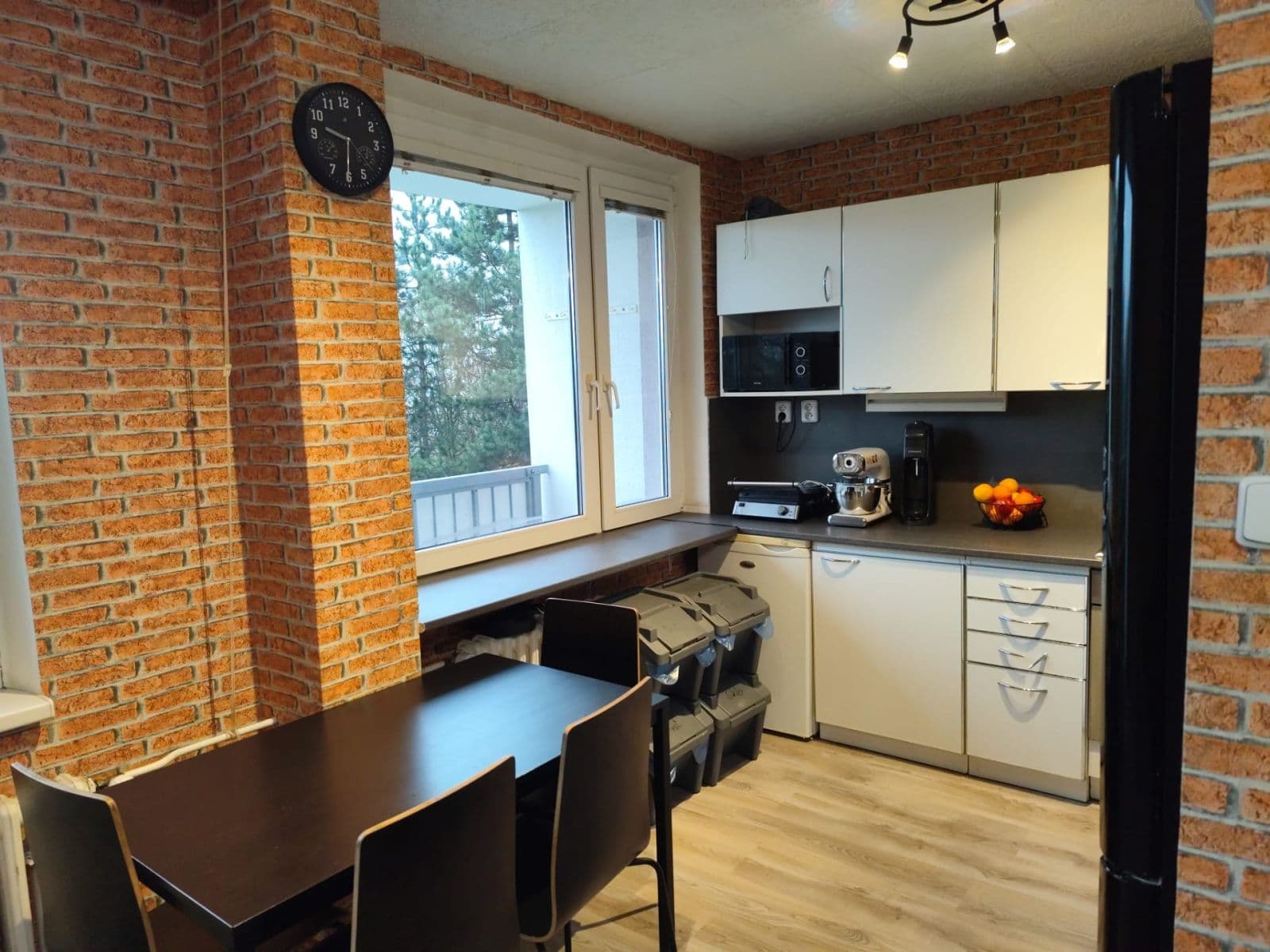 Predaj bytu 4-izbový 80 m², Kpt. Jaroše, Teplice, Ústecký kraj Predaj bytu 4-izbový 80 m², Kpt. Jaroše, Teplice, Ústecký kraj