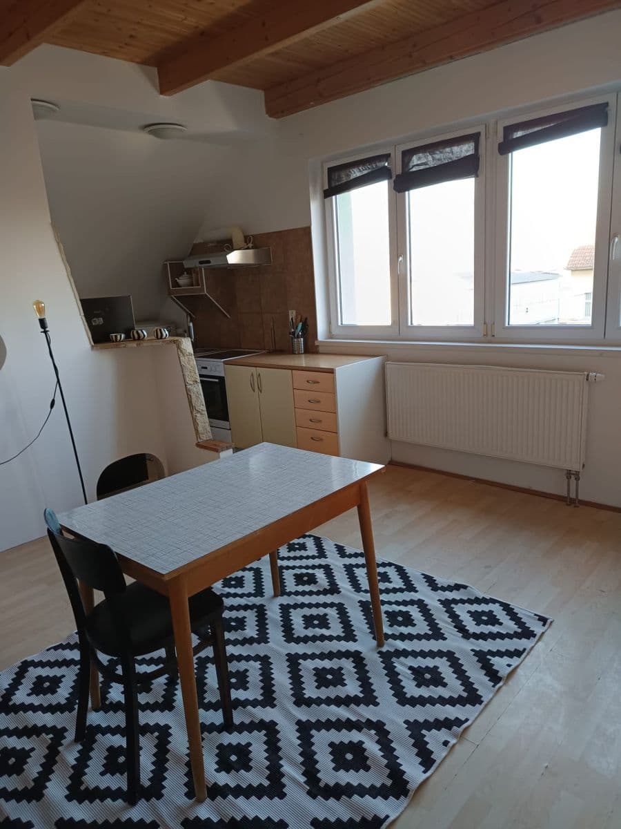 Prenájom bytu 2-izbový 60 m², Stankovského, Čelákovice, Středočeský kraj Prenájom bytu 2-izbový 60 m², Stankovského, Čelákovice, Středočeský kraj