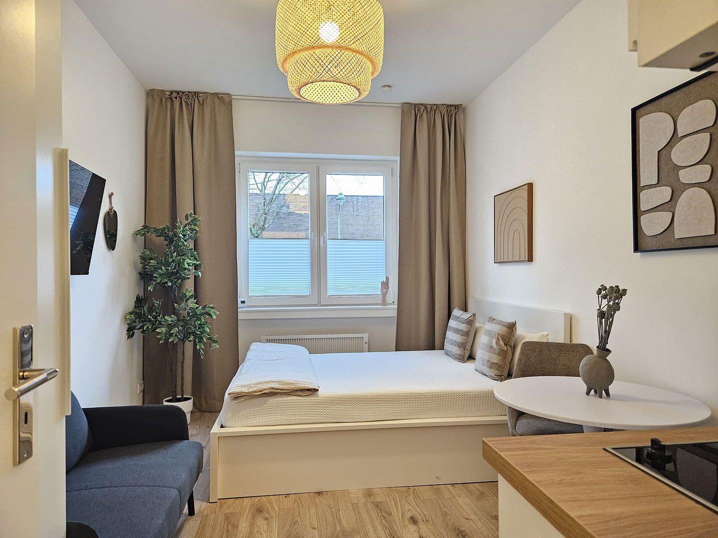 Prenájom bytu 1-izbový 20 m², Sonnenstr. 36a, Düsseldorf, Severné Porýnie - Westfálsko Prenájom bytu 1-izbový 20 m², Sonnenstr. 36a, Düsseldorf, Severné Porýnie - Westfálsko