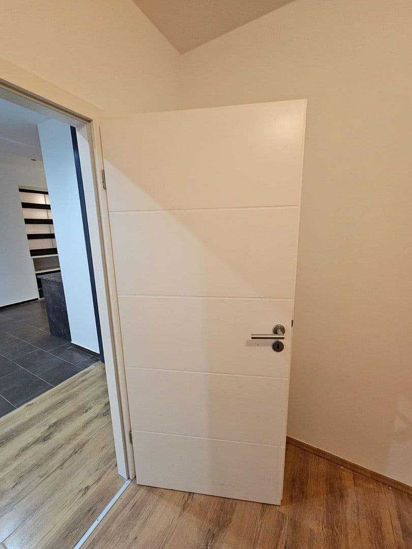 Prenájom bytu 4-izbový 107 m², Sielower Str. 55, Cottbus, Brandenbursko Prenájom bytu 4-izbový 107 m², Sielower Str. 55, Cottbus, Brandenbursko