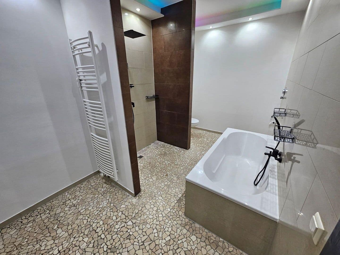 Prenájom bytu 4-izbový 107 m², Sielower Str. 55, Cottbus, Brandenbursko Prenájom bytu 4-izbový 107 m², Sielower Str. 55, Cottbus, Brandenbursko