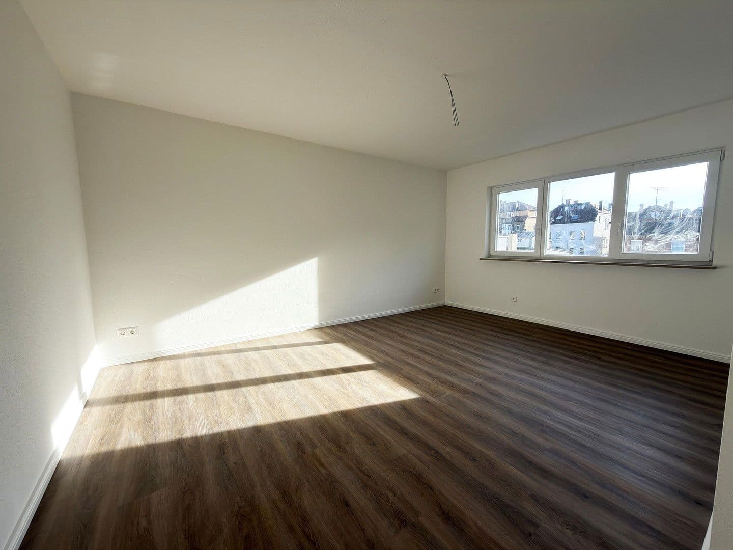 Prenájom bytu 2-izbový 59 m², Stuttgart, Bádensko-Wurttembersko Prenájom bytu 2-izbový 59 m², Stuttgart, Bádensko-Wurttembersko