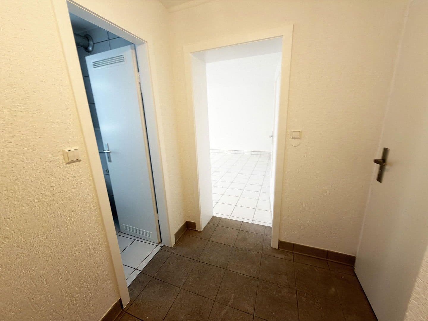 Prenájom bytu 1-izbový 40 m², Stuttgart, Bádensko-Wurttembersko Prenájom bytu 1-izbový 40 m², Stuttgart, Bádensko-Wurttembersko