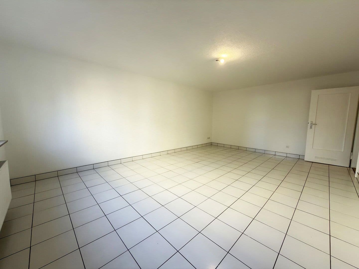 Prenájom bytu 1-izbový 40 m², Stuttgart, Bádensko-Wurttembersko Prenájom bytu 1-izbový 40 m², Stuttgart, Bádensko-Wurttembersko