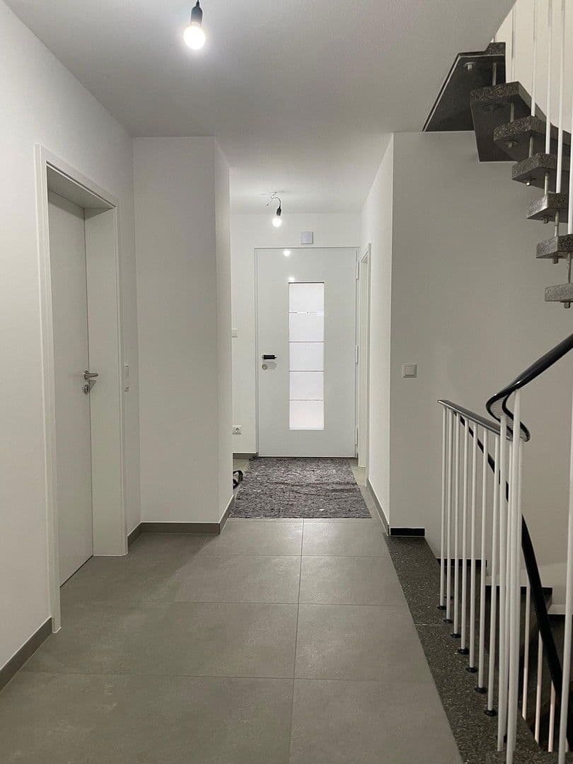 Prenájom bytu 4-izbový 110 m², Ahornring 17, Taufkirchen, Bavorsko Prenájom bytu 4-izbový 110 m², Ahornring 17, Taufkirchen, Bavorsko