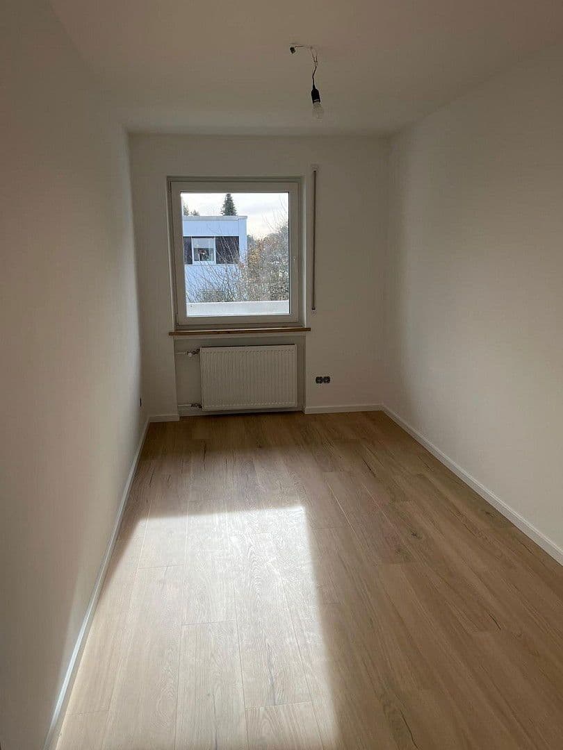 Prenájom bytu 4-izbový 110 m², Ahornring 17, Taufkirchen, Bavorsko Prenájom bytu 4-izbový 110 m², Ahornring 17, Taufkirchen, Bavorsko