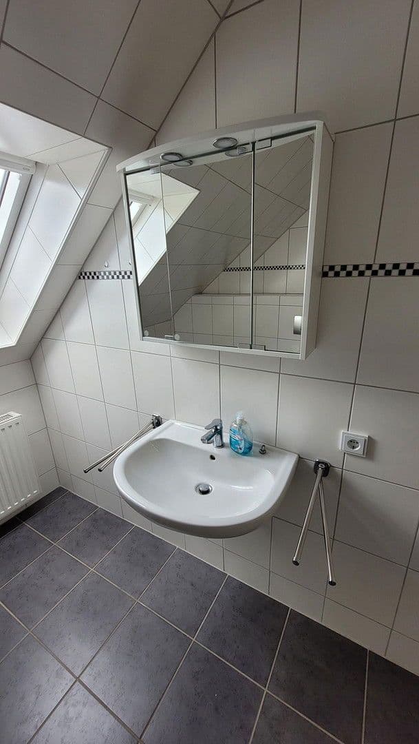 Prenájom bytu 3-izbový 100 m², Bosau, Šlezvicko-Holštajnsko Prenájom bytu 3-izbový 100 m², Bosau, Šlezvicko-Holštajnsko