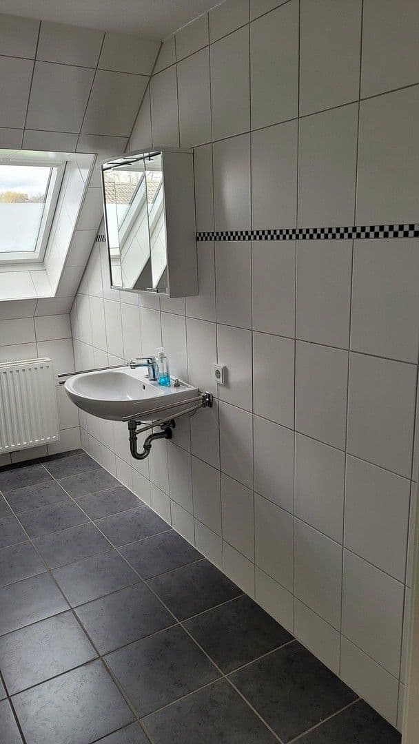 Prenájom bytu 3-izbový 100 m², Bosau, Šlezvicko-Holštajnsko Prenájom bytu 3-izbový 100 m², Bosau, Šlezvicko-Holštajnsko