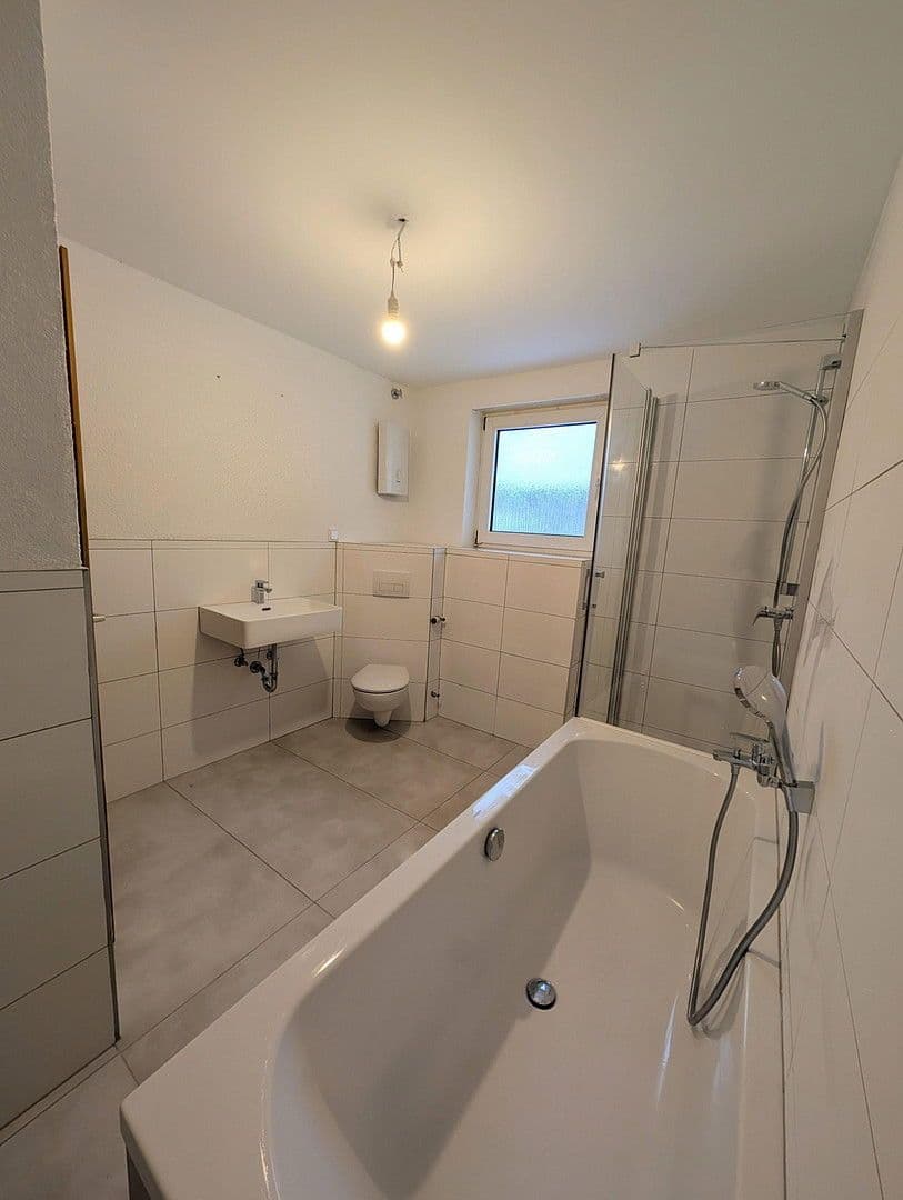 Prenájom bytu 3-izbový 99 m², Büttelborn, Hesensko Prenájom bytu 3-izbový 99 m², Büttelborn, Hesensko