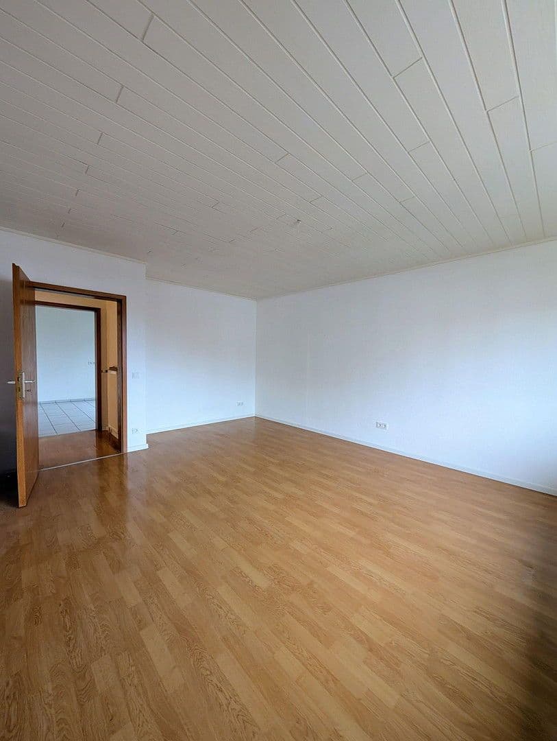 Prenájom bytu 3-izbový 99 m², Büttelborn, Hesensko Prenájom bytu 3-izbový 99 m², Büttelborn, Hesensko