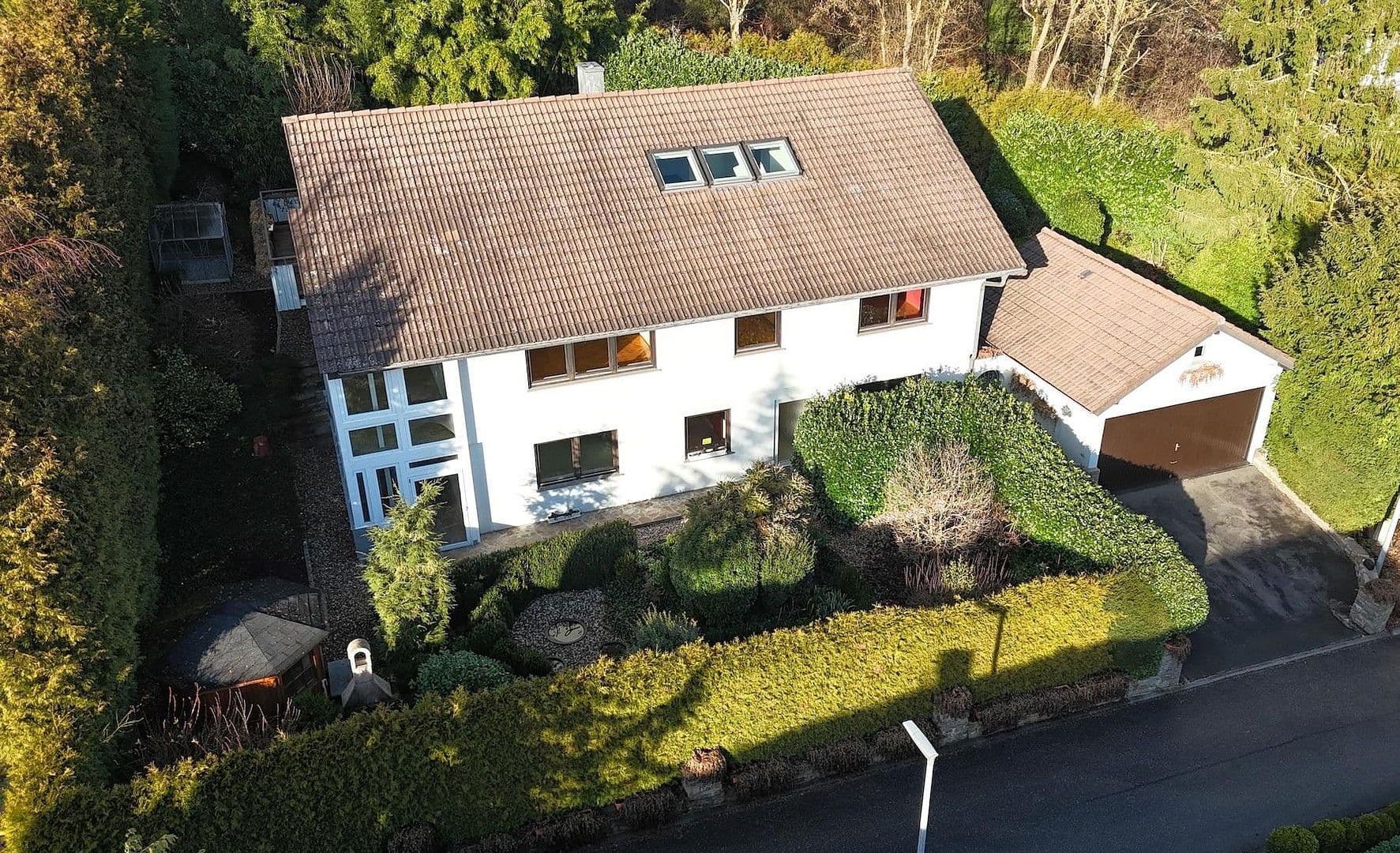 Predaj domu 208 m², pozemek 1.000 m², Im Schlot 14, Möckmühl, Bádensko-Wurttembersko Predaj domu 208 m², pozemek 1.000 m², Im Schlot 14, Möckmühl, Bádensko-Wurttembersko