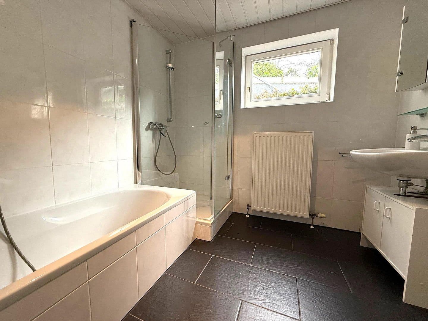 Predaj domu 208 m², pozemek 1.000 m², Im Schlot 14, Möckmühl, Bádensko-Wurttembersko Predaj domu 208 m², pozemek 1.000 m², Im Schlot 14, Möckmühl, Bádensko-Wurttembersko