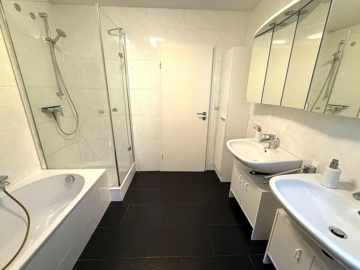 Predaj domu 208 m², pozemek 1.000 m², Im Schlot 14, Möckmühl, Bádensko-Wurttembersko Predaj domu 208 m², pozemek 1.000 m², Im Schlot 14, Möckmühl, Bádensko-Wurttembersko