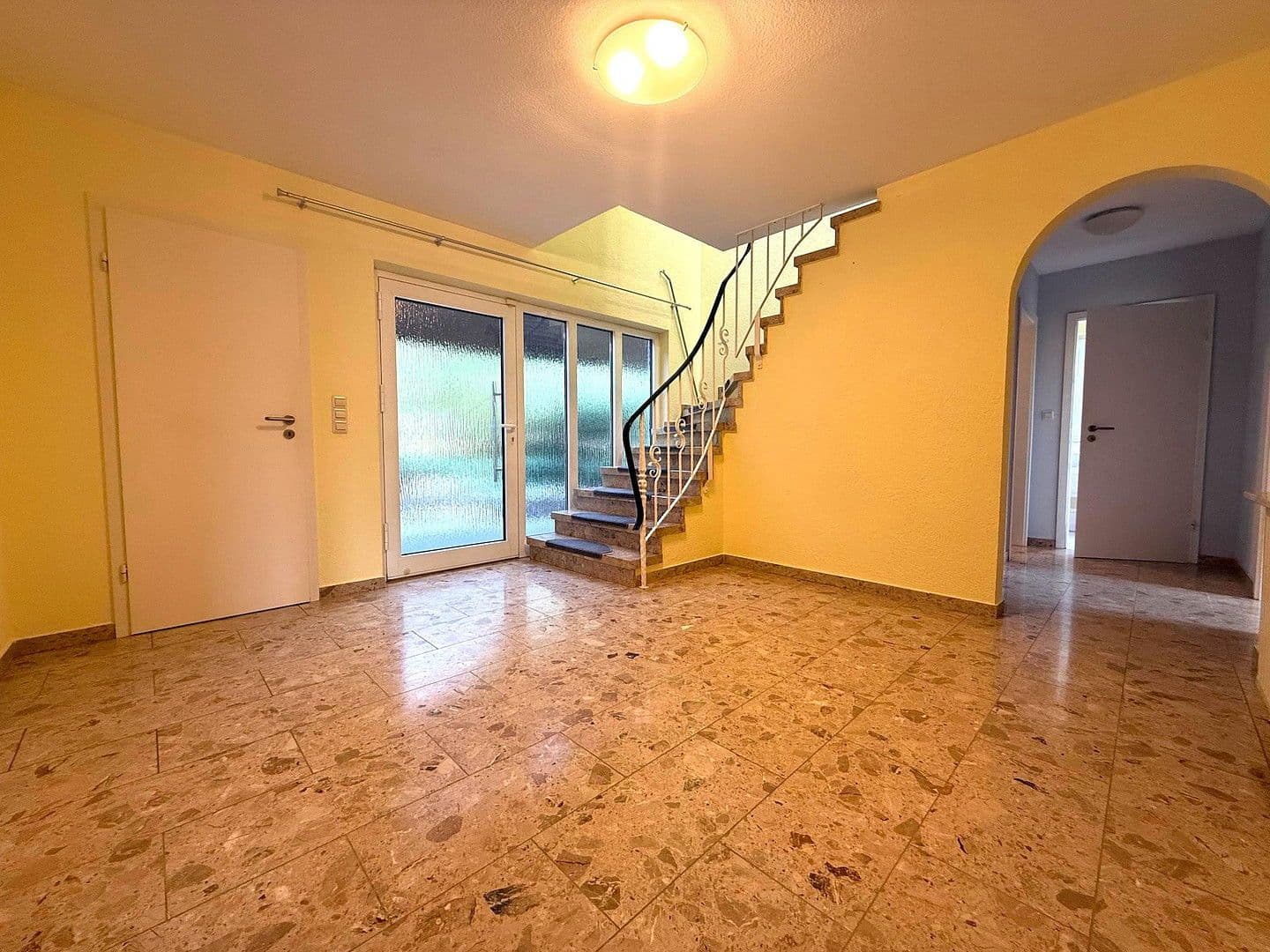 Predaj domu 208 m², pozemek 1.000 m², Im Schlot 14, Möckmühl, Bádensko-Wurttembersko Predaj domu 208 m², pozemek 1.000 m², Im Schlot 14, Möckmühl, Bádensko-Wurttembersko