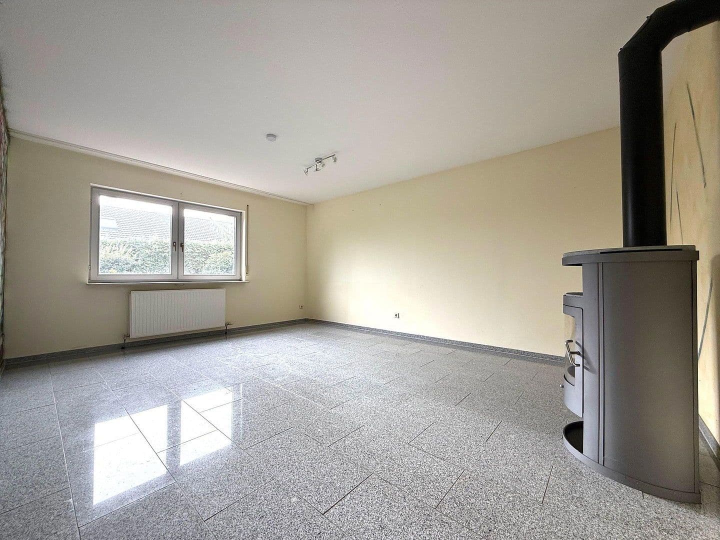 Predaj domu 208 m², pozemek 1.000 m², Im Schlot 14, Möckmühl, Bádensko-Wurttembersko Predaj domu 208 m², pozemek 1.000 m², Im Schlot 14, Möckmühl, Bádensko-Wurttembersko