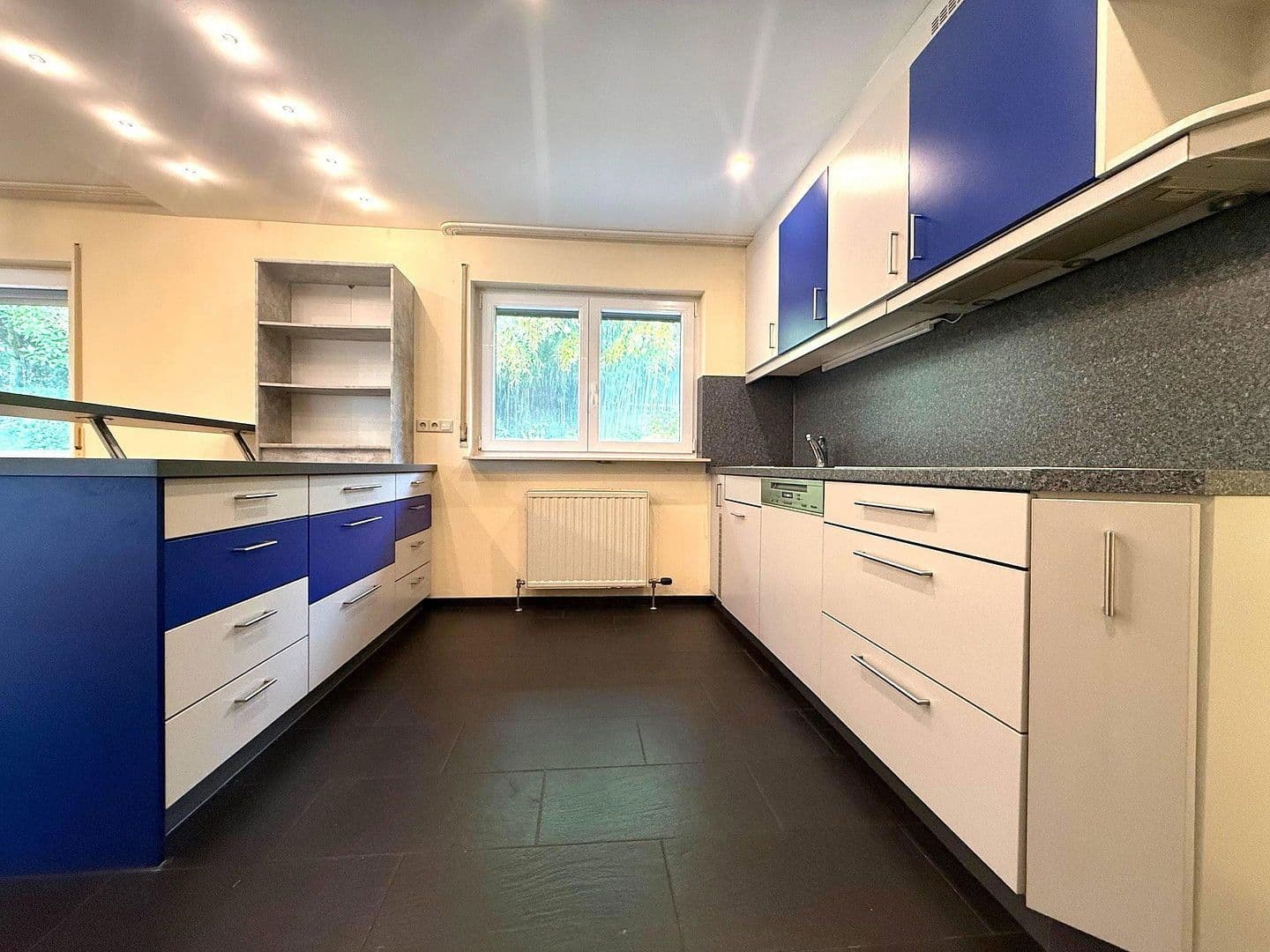 Predaj domu 208 m², pozemek 1.000 m², Im Schlot 14, Möckmühl, Bádensko-Wurttembersko Predaj domu 208 m², pozemek 1.000 m², Im Schlot 14, Möckmühl, Bádensko-Wurttembersko