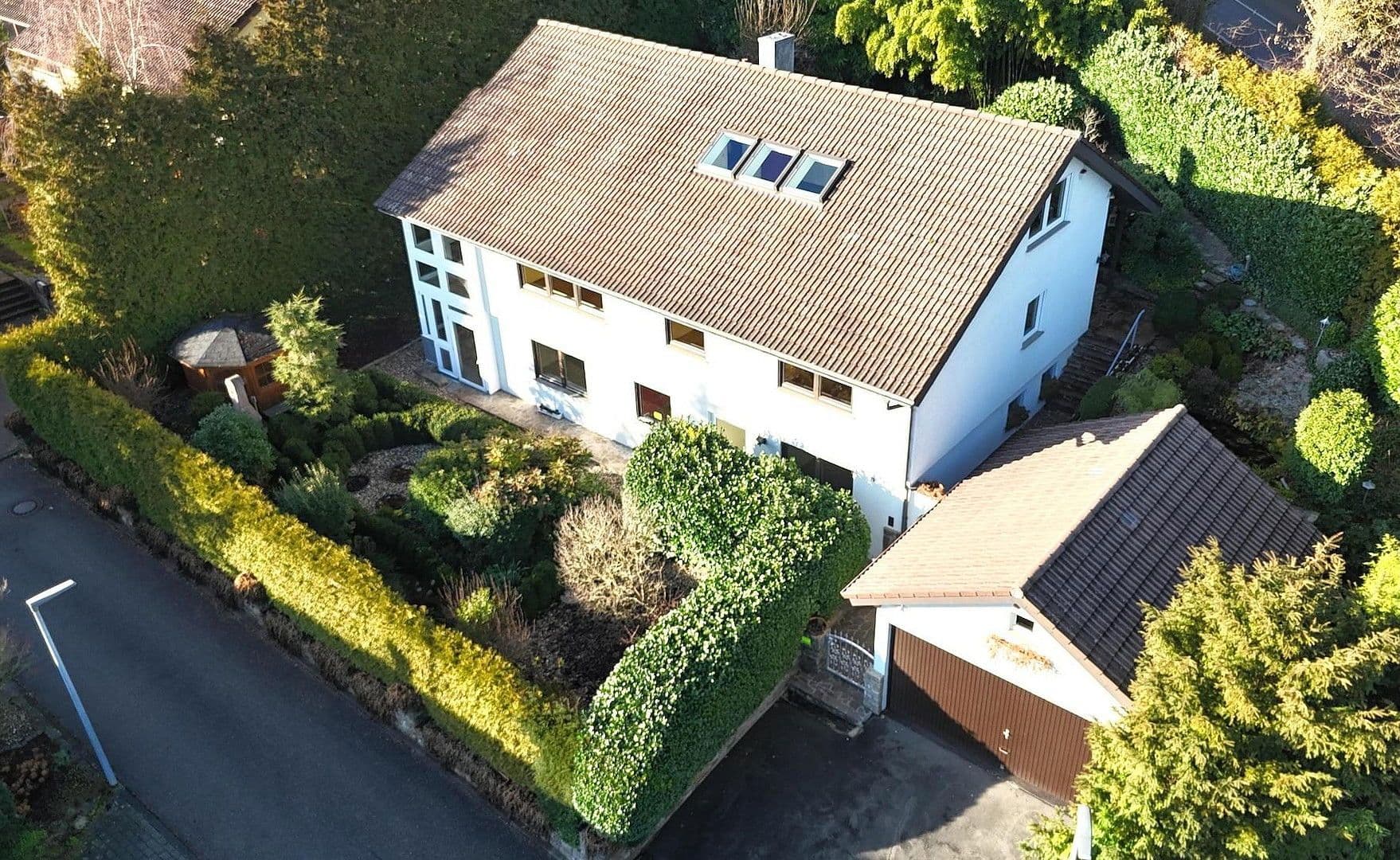 Predaj domu 208 m², pozemek 1.000 m², Im Schlot 14, Möckmühl, Bádensko-Wurttembersko Predaj domu 208 m², pozemek 1.000 m², Im Schlot 14, Möckmühl, Bádensko-Wurttembersko