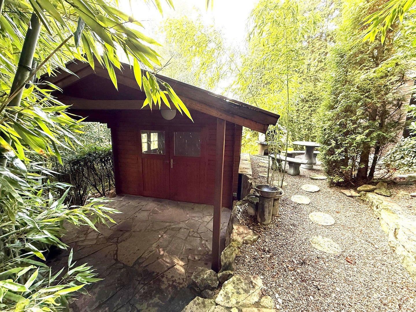 Predaj domu 208 m², pozemek 1.000 m², Im Schlot 14, Möckmühl, Bádensko-Wurttembersko Predaj domu 208 m², pozemek 1.000 m², Im Schlot 14, Möckmühl, Bádensko-Wurttembersko