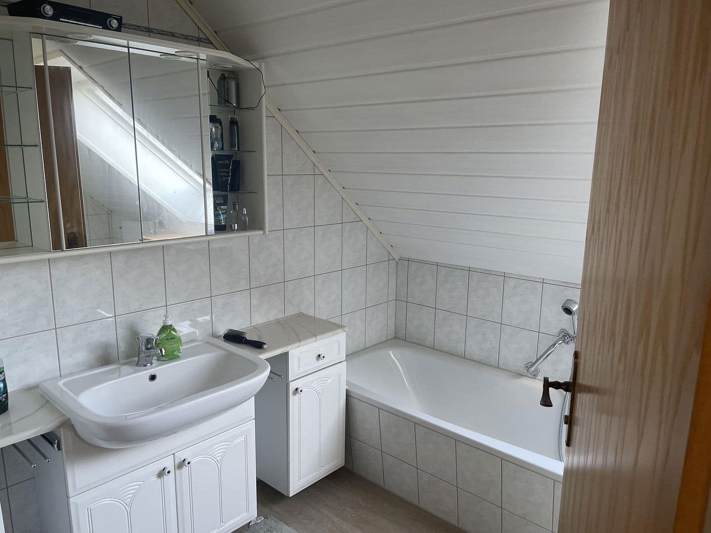 Prenájom bytu 5-izbový 125 m², Espangasse 19, Unterschneidheim, Bádensko-Wurttembersko Prenájom bytu 5-izbový 125 m², Espangasse 19, Unterschneidheim, Bádensko-Wurttembersko