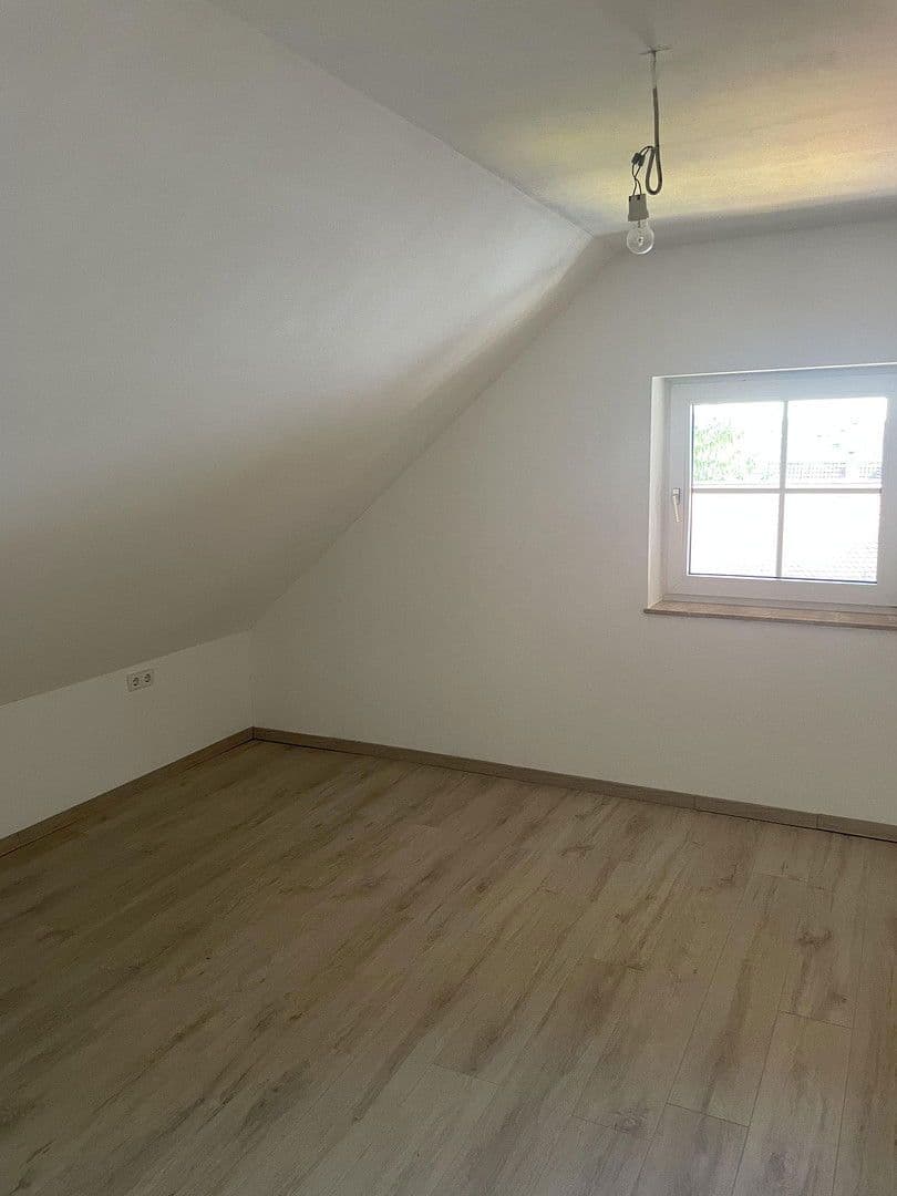 Prenájom bytu 5-izbový 125 m², Espangasse 19, Unterschneidheim, Bádensko-Wurttembersko Prenájom bytu 5-izbový 125 m², Espangasse 19, Unterschneidheim, Bádensko-Wurttembersko