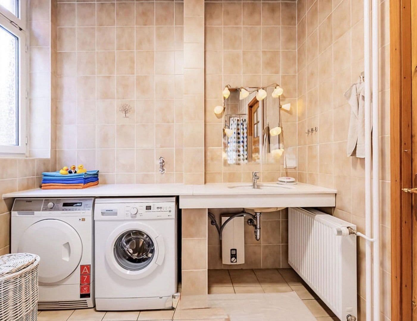 Prenájom bytu 5-izbový 120 m², Hamburg, Hamburg Prenájom bytu 5-izbový 120 m², Hamburg, Hamburg