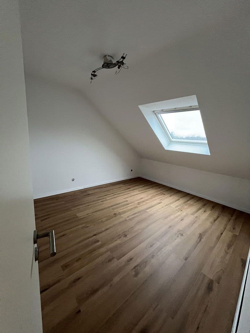 Prenájom bytu 3-izbový 64 m², Körnerstraße 97, Oberhausen, Severné Porýnie - Westfálsko Prenájom bytu 3-izbový 64 m², Körnerstraße 97, Oberhausen, Severné Porýnie - Westfálsko