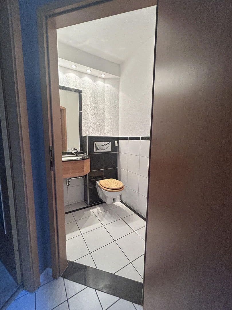 Prenájom domu 141 m², pozemek 160 m², Kaiserslautern, Porýnie-Falcko Prenájom domu 141 m², pozemek 160 m², Kaiserslautern, Porýnie-Falcko