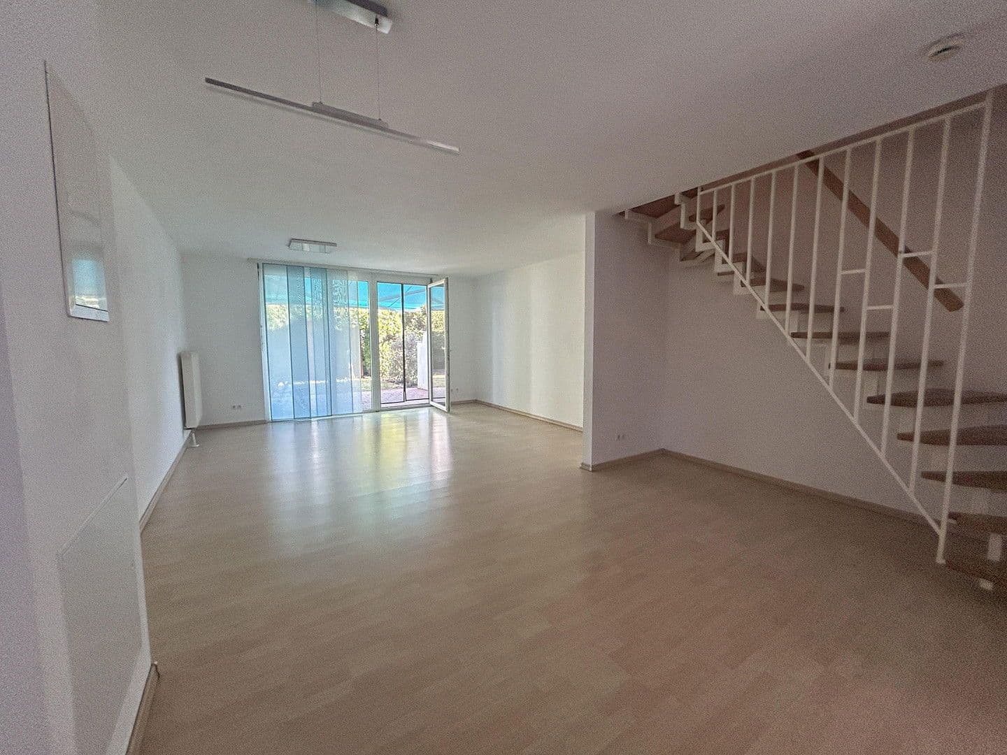 Prenájom domu 141 m², pozemek 160 m², Kaiserslautern, Porýnie-Falcko Prenájom domu 141 m², pozemek 160 m², Kaiserslautern, Porýnie-Falcko