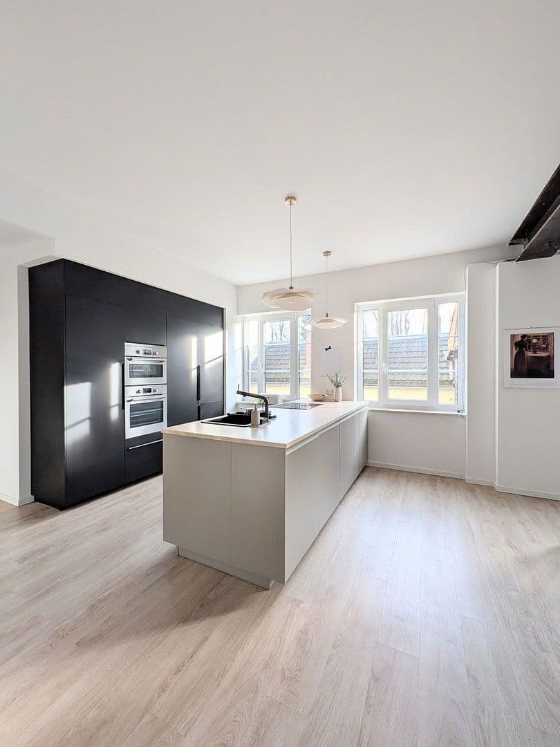 Predaj domu 261 m², pozemek 700 m², Oberfrohnaer Str. 135, Chemnitz, Sasko Predaj domu 261 m², pozemek 700 m², Oberfrohnaer Str. 135, Chemnitz, Sasko