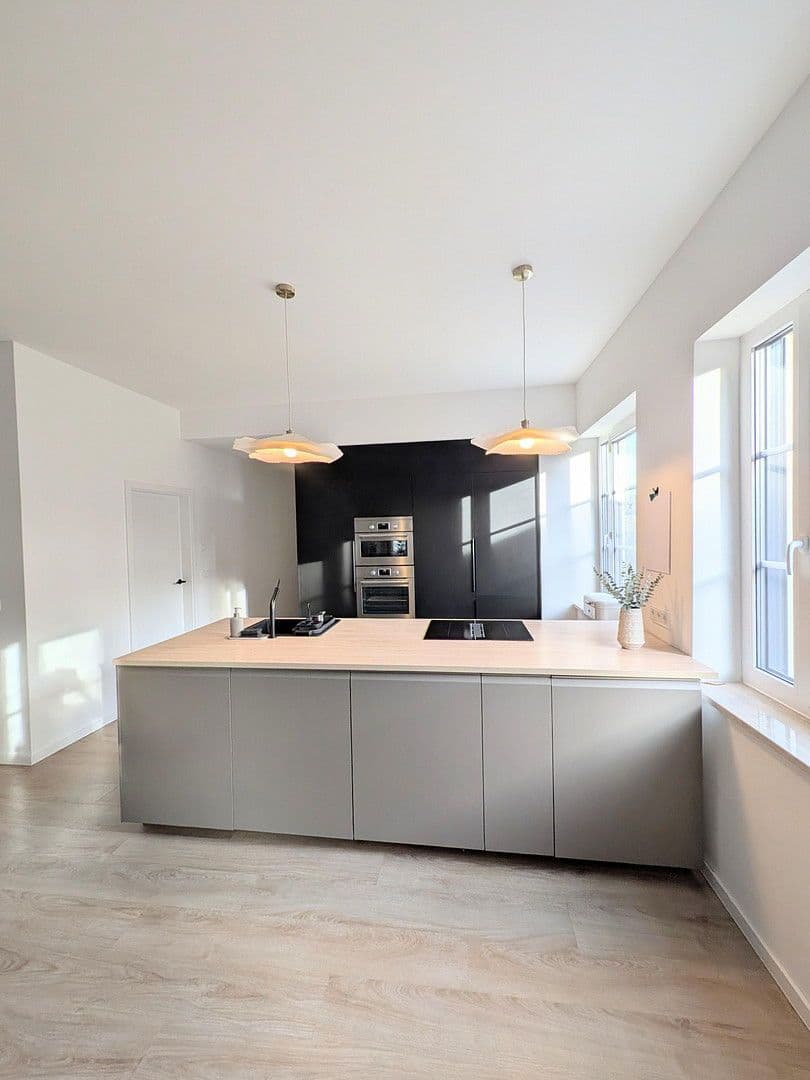 Predaj domu 261 m², pozemek 700 m², Oberfrohnaer Str. 135, Chemnitz, Sasko Predaj domu 261 m², pozemek 700 m², Oberfrohnaer Str. 135, Chemnitz, Sasko