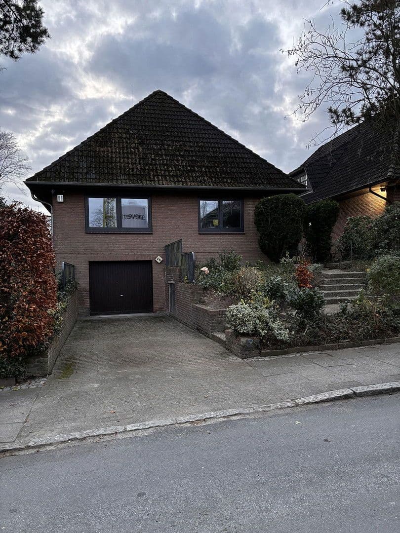 Prenájom domu 180 m², pozemek 811 m², Rellingen, Šlezvicko-Holštajnsko Prenájom domu 180 m², pozemek 811 m², Rellingen, Šlezvicko-Holštajnsko