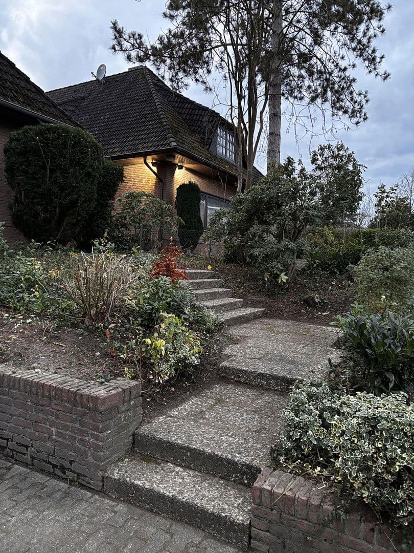 Prenájom domu 180 m², pozemek 811 m², Rellingen, Šlezvicko-Holštajnsko Prenájom domu 180 m², pozemek 811 m², Rellingen, Šlezvicko-Holštajnsko