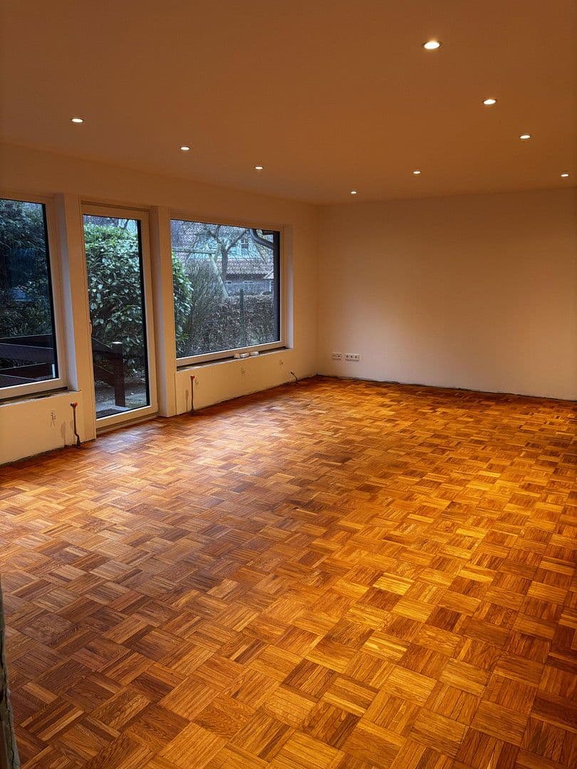 Prenájom domu 180 m², pozemek 811 m², Rellingen, Šlezvicko-Holštajnsko Prenájom domu 180 m², pozemek 811 m², Rellingen, Šlezvicko-Holštajnsko