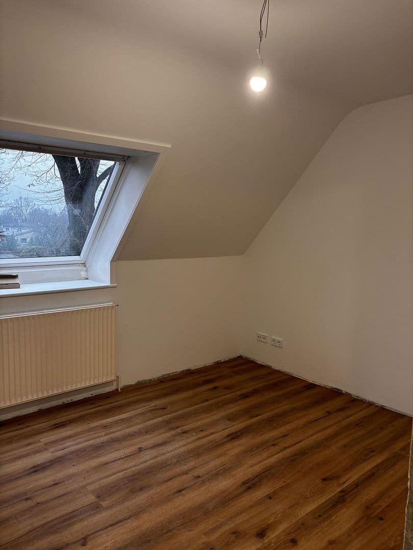 Prenájom domu 180 m², pozemek 811 m², Rellingen, Šlezvicko-Holštajnsko Prenájom domu 180 m², pozemek 811 m², Rellingen, Šlezvicko-Holštajnsko