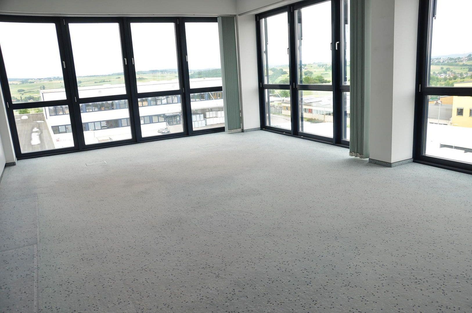 Prenájom kancelárie 427 m², Vor den Eichen 6, Elz, Hesensko Prenájom kancelárie 427 m², Vor den Eichen 6, Elz, Hesensko