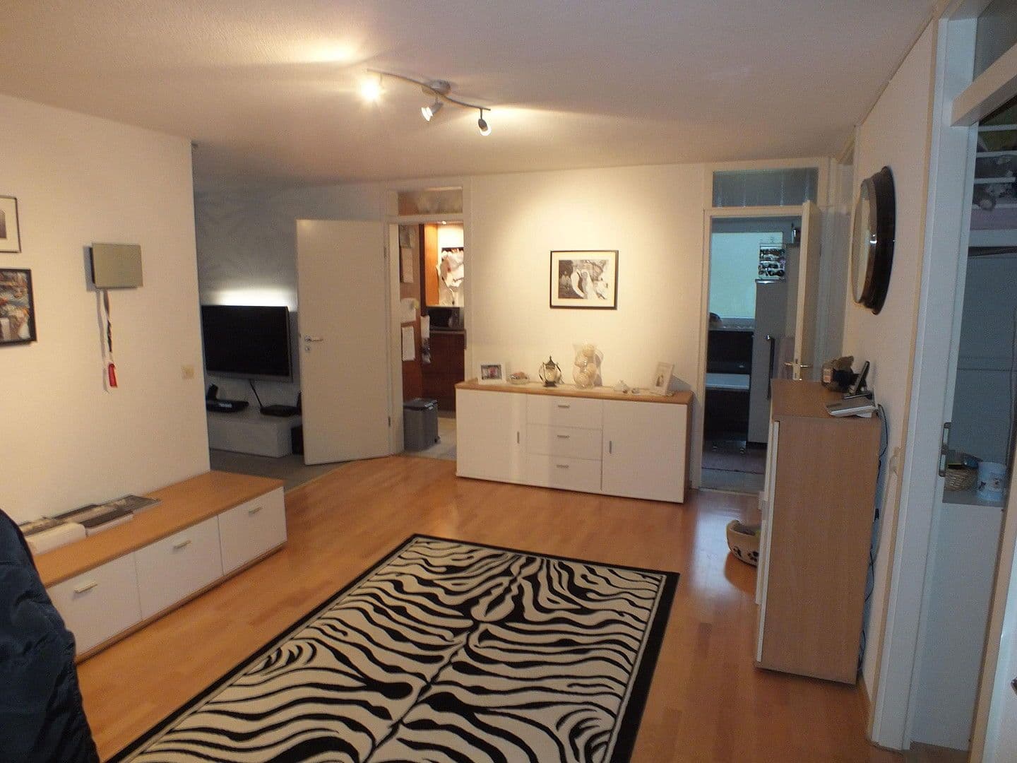 Prenájom bytu 4-izbový 100 m², Dinkelbergstraße 8, Grenzach-Wyhlen, Bádensko-Wurttembersko Prenájom bytu 4-izbový 100 m², Dinkelbergstraße 8, Grenzach-Wyhlen, Bádensko-Wurttembersko