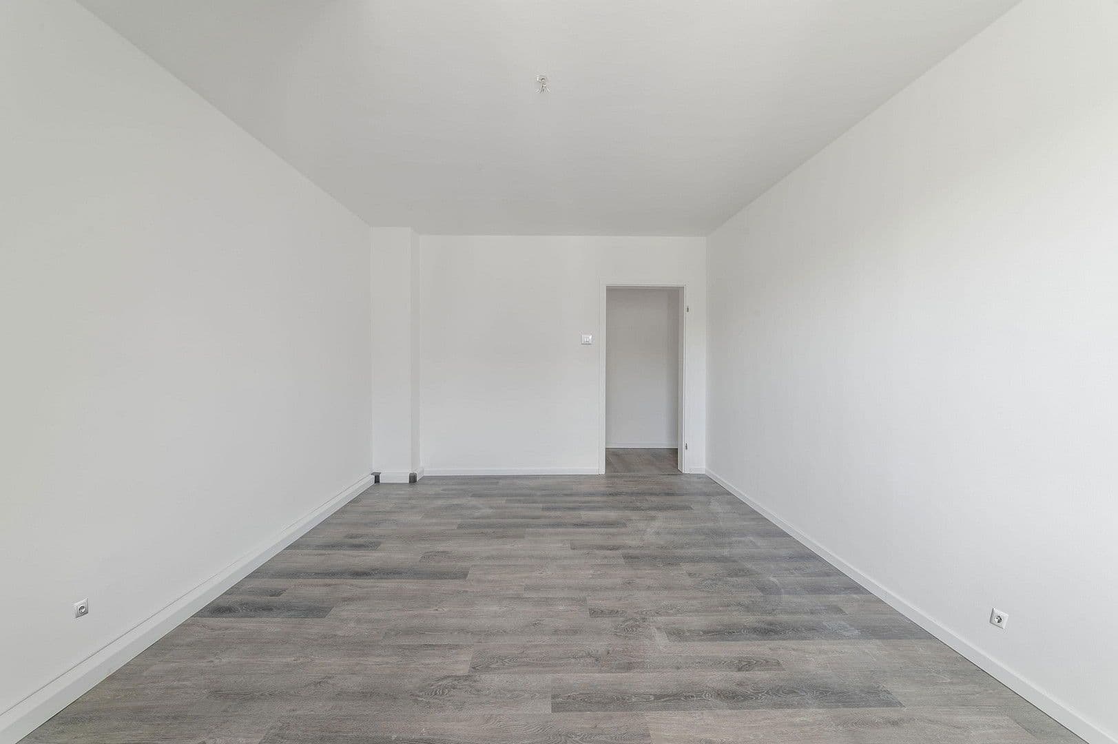 Prenájom bytu 4-izbový 100 m², Wittensteinstraße 137, Wuppertal, Severné Porýnie - Westfálsko Prenájom bytu 4-izbový 100 m², Wittensteinstraße 137, Wuppertal, Severné Porýnie - Westfálsko