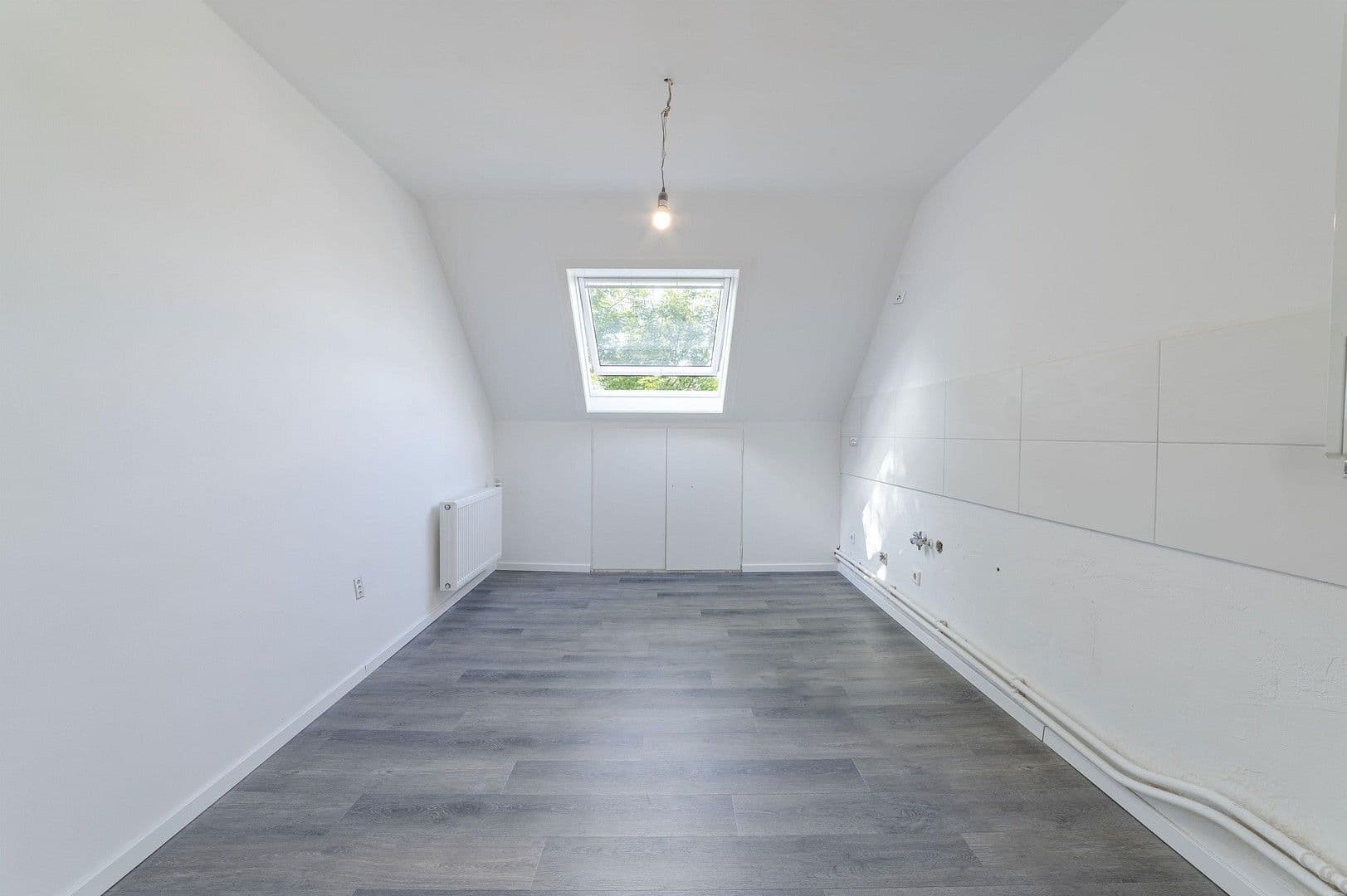 Prenájom bytu 4-izbový 100 m², Wittensteinstraße 137, Wuppertal, Severné Porýnie - Westfálsko Prenájom bytu 4-izbový 100 m², Wittensteinstraße 137, Wuppertal, Severné Porýnie - Westfálsko