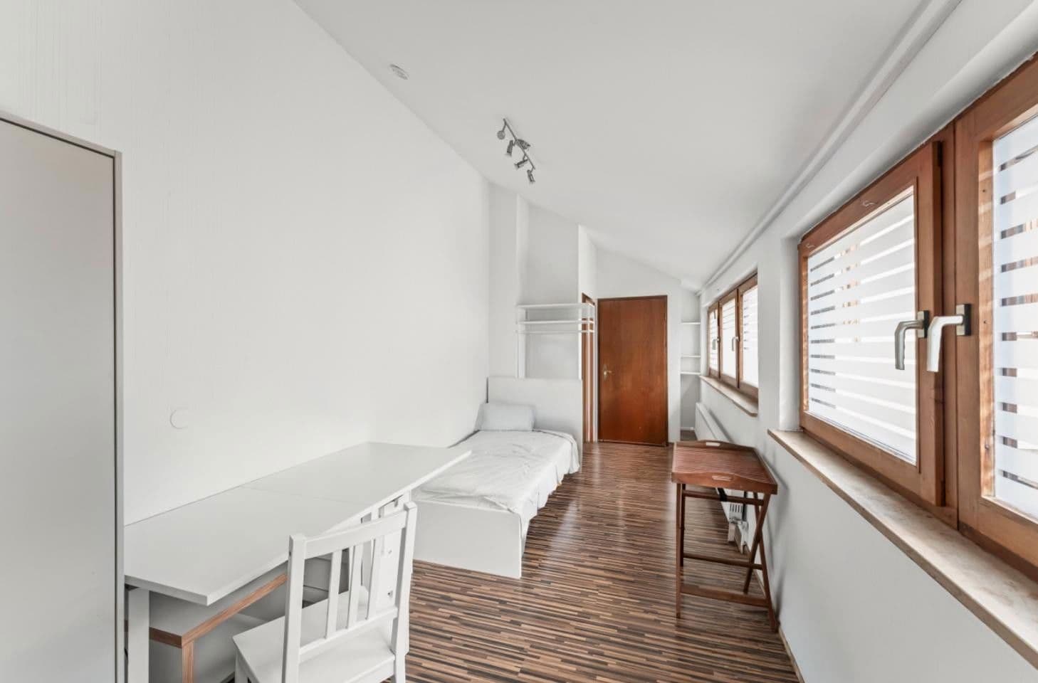 Predaj domu 275 m², pozemek 481 m², Erlangen, Bavorsko Predaj domu 275 m², pozemek 481 m², Erlangen, Bavorsko