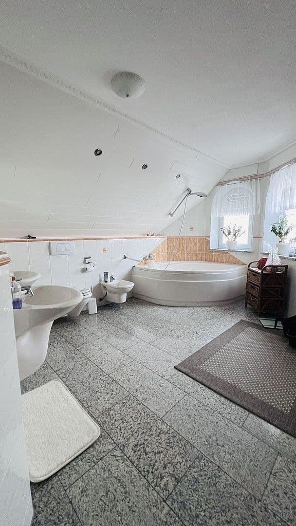 Predaj domu 280 m², pozemek 389 m², Kissing, Bavorsko Predaj domu 280 m², pozemek 389 m², Kissing, Bavorsko