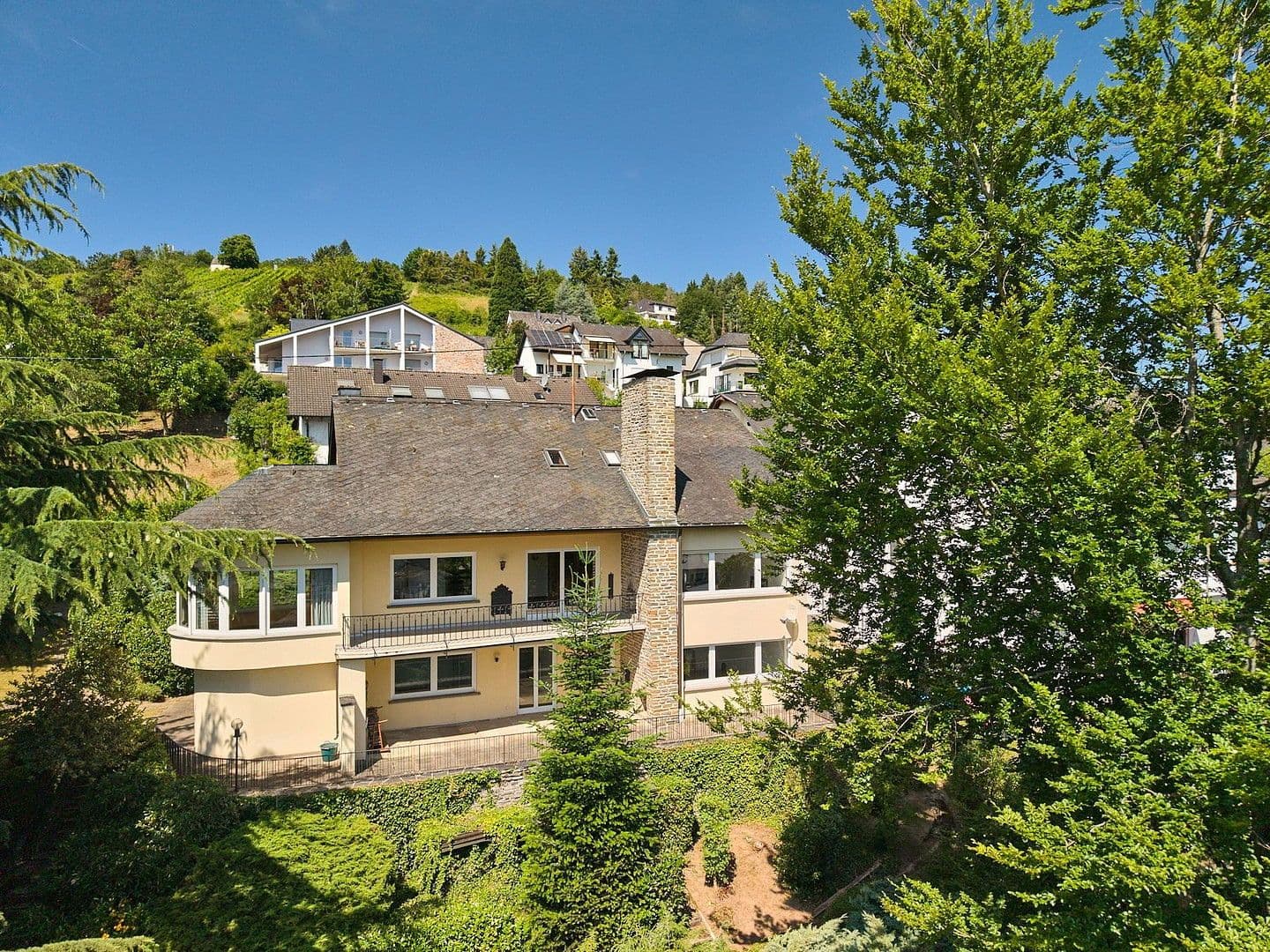 Predaj domu 316 m², pozemek 1.442 m², Bernkastel-Kues, Porýnie-Falcko Predaj domu 316 m², pozemek 1.442 m², Bernkastel-Kues, Porýnie-Falcko